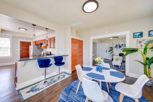 Portsmouth Apartment | Modern Portsmouth Apartment Walk to Norfolk Ferry