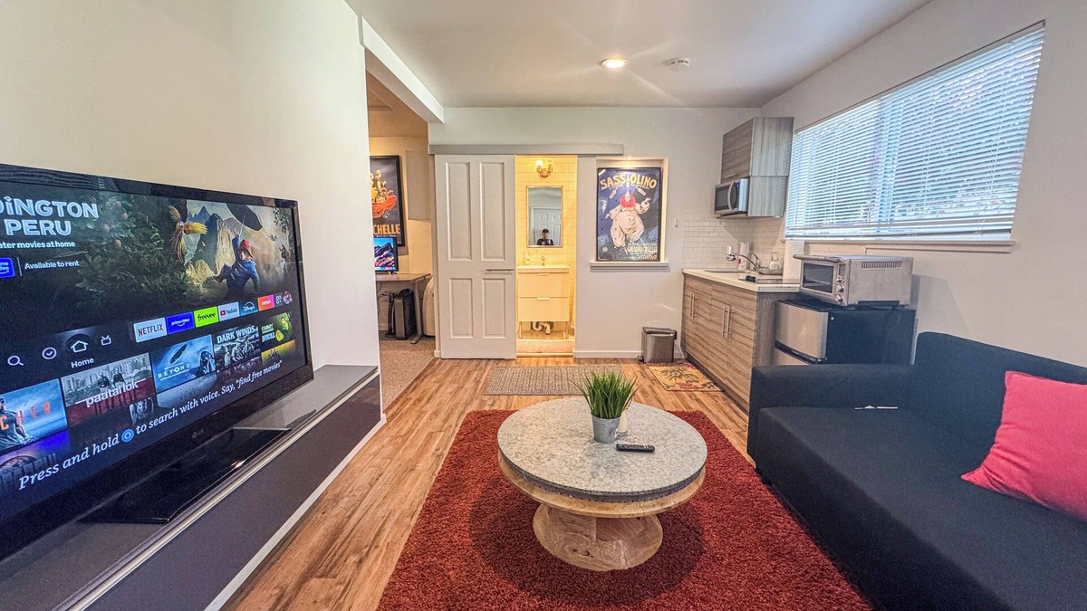 Cedar Heights Apartment | Modern Private Guest House in Seattle