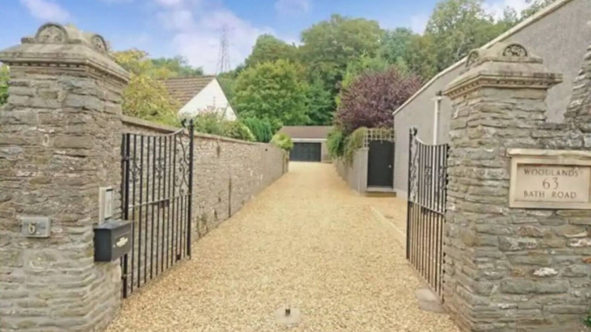 Upton Cheyney House | Modern Property with Indoor Swimming Pool