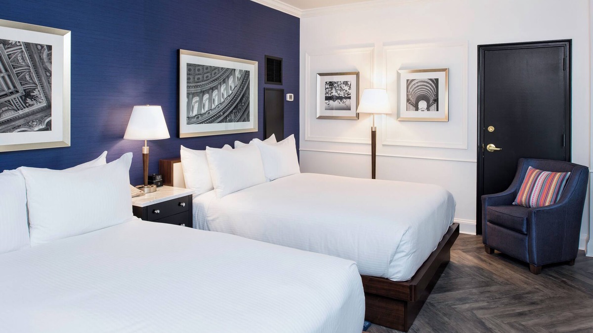 Capitol Hill Hotel | Modern Queen Stay Near DC Attractions! Gym Access, Onsite Bar and Restaurant!