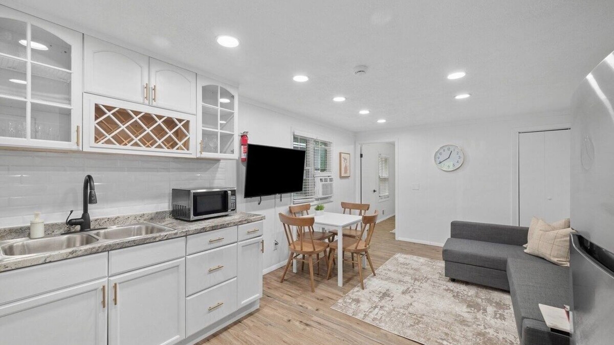 Bakerstown Apartment | Modern & Quiet 1 Bdr Apt in Gibsonia/Pittsburgh
