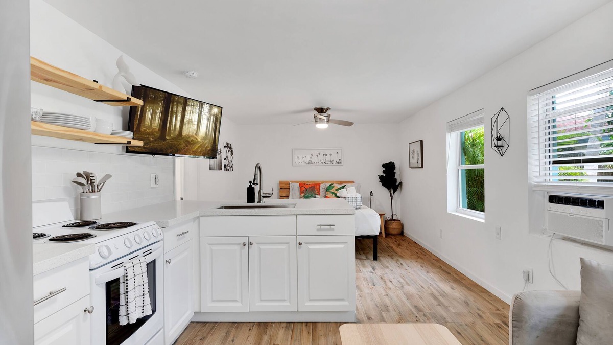 South Palm Park Neighborhood Association Condo | Modern, Quiet & Private Condo w/Fenced Yard