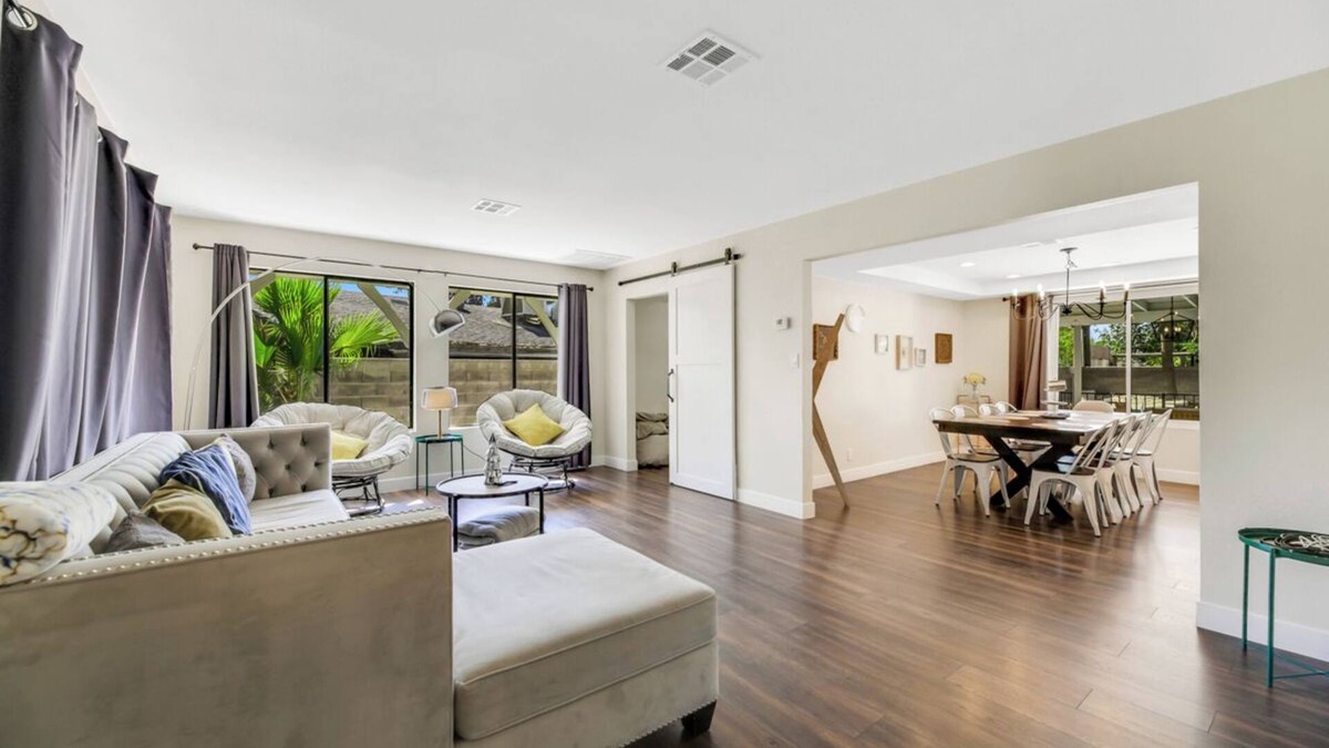 Rancho Oakey House | Modern Ranch 7 Bedroom House close to strip