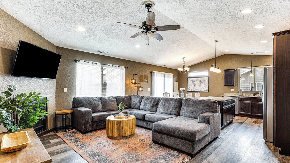 Rapid City House | Modern Rapid City Duplex w/Yard: 5 Mi to Downtown