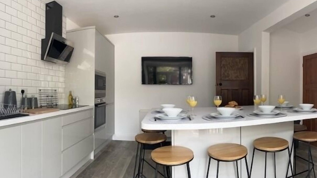 Doncaster House | Modern Refurb *Free Parking*Racecourse* A1 & M18.