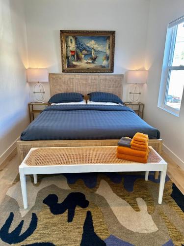 Angelino Heights Villa | Modern, Remodeled Echo Park House-Walk to Sunset Blvd, Dodgers Stadium, Shops, Bars, Restaurants, Lake, Concerts