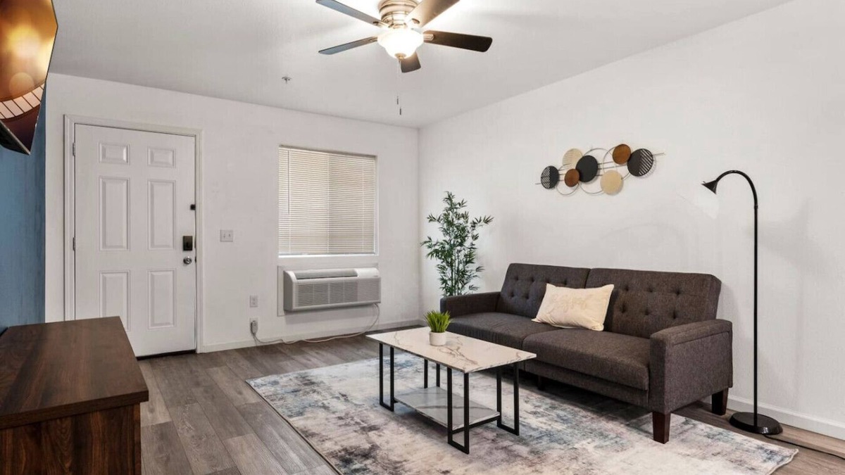 Reno/Tahoe Airport Apartment | Modern Reno Stay | Near Bars & Shops