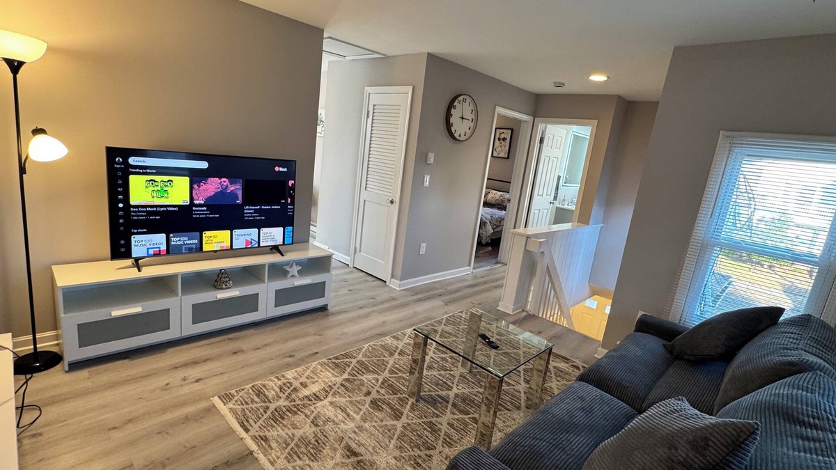 West Haven Apartment | Modern renovated 1bdr/king bed