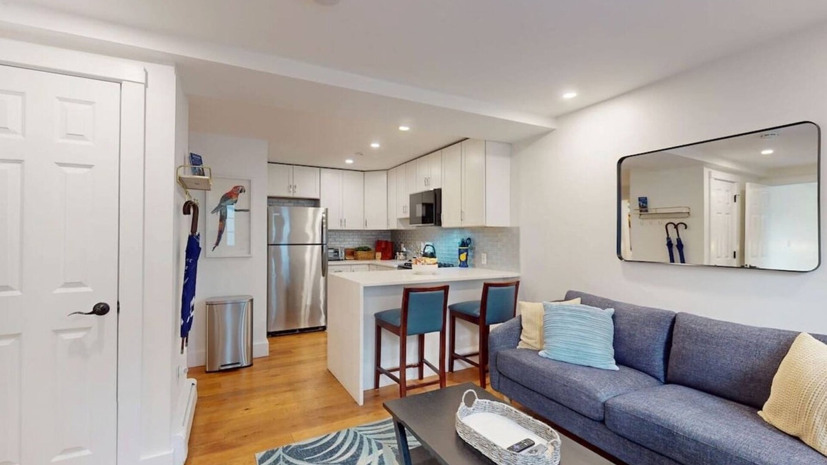 North Cambridge Apartment | Modern Renovated 1BR w/Pvt Entrance – Prime Loc