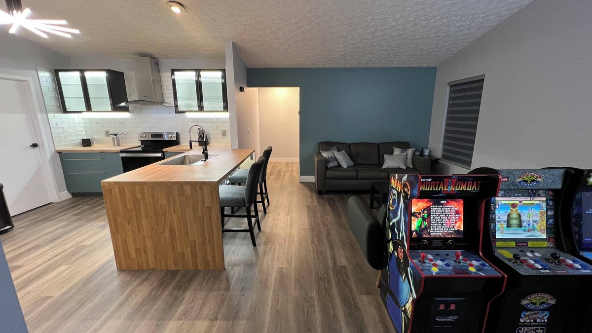 Hilliard House | Modern Renovated Home in Quiet Cul-de-Sac with Arcade Games 15 min from Zoo/OSU