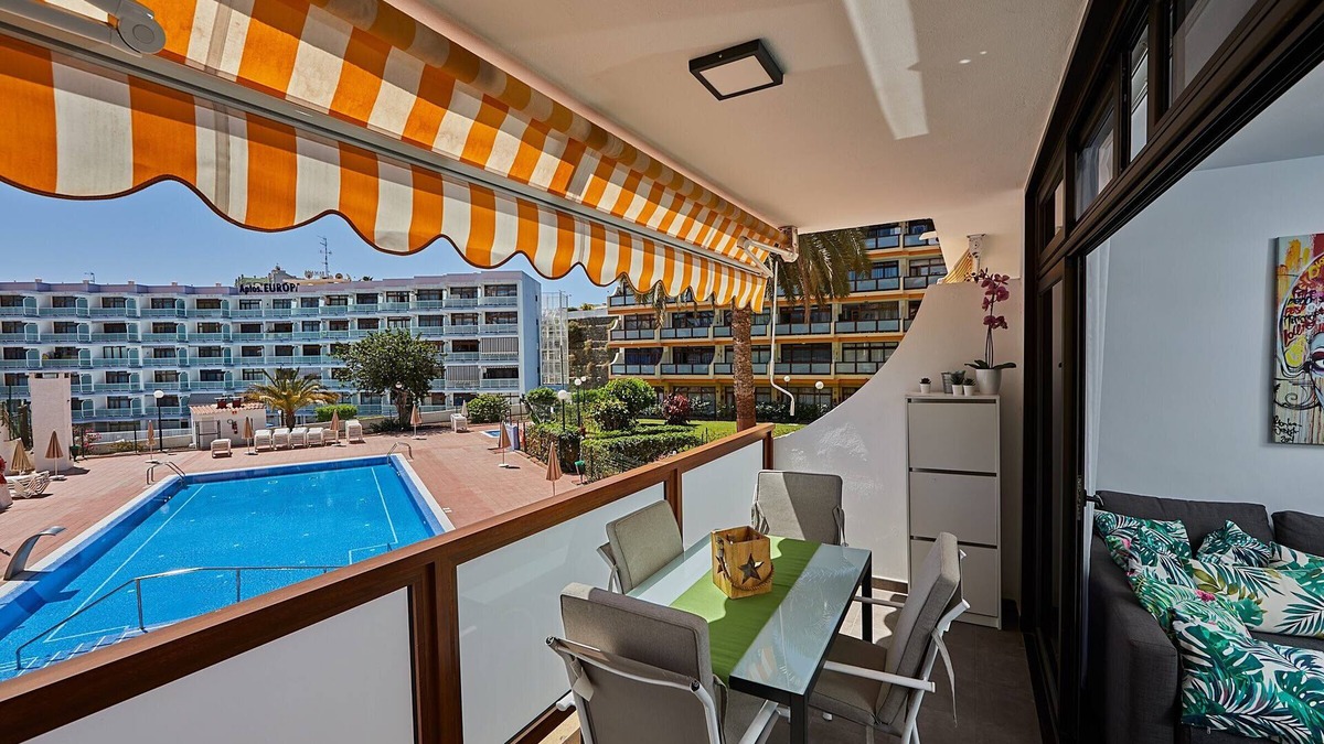 Playa del Ingles Apartment | Modern, renoveted, 150m Yumbo, 600m sandy beach. Wi-Fi Free. Fully equipped.