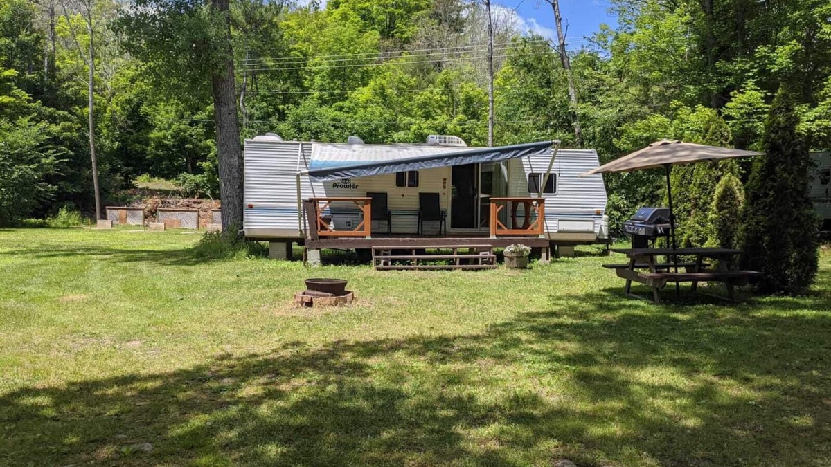 Cloyne House | Modern Rental Trailer at Bon Echo Family Campground (The Prowler)