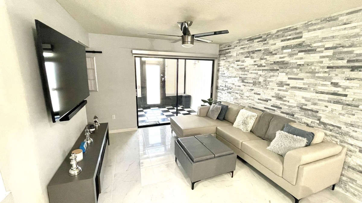 Ventura Condo | Modern Resort-Style Stay