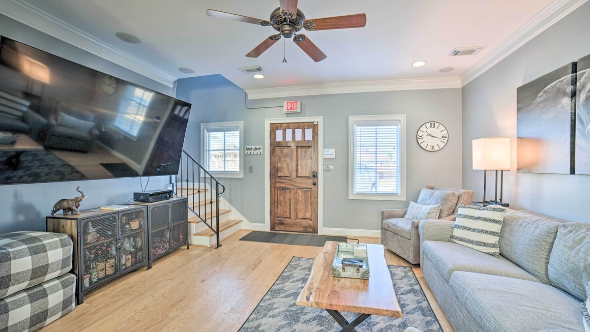 Tuscaloosa House | Modern Retreat ~ 1/2 Mi to Bryant-Denny Stadium