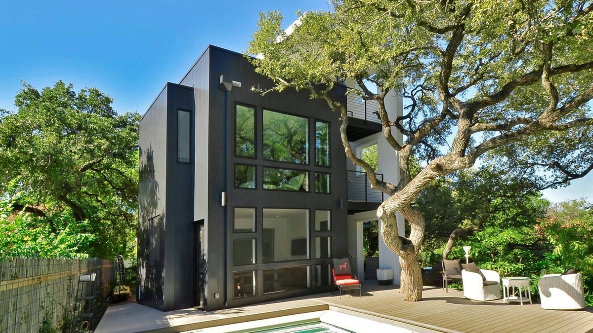 Bouldin House | Modern Retreat in Bouldin Creek – Designed for Rest, Style, and Comfort