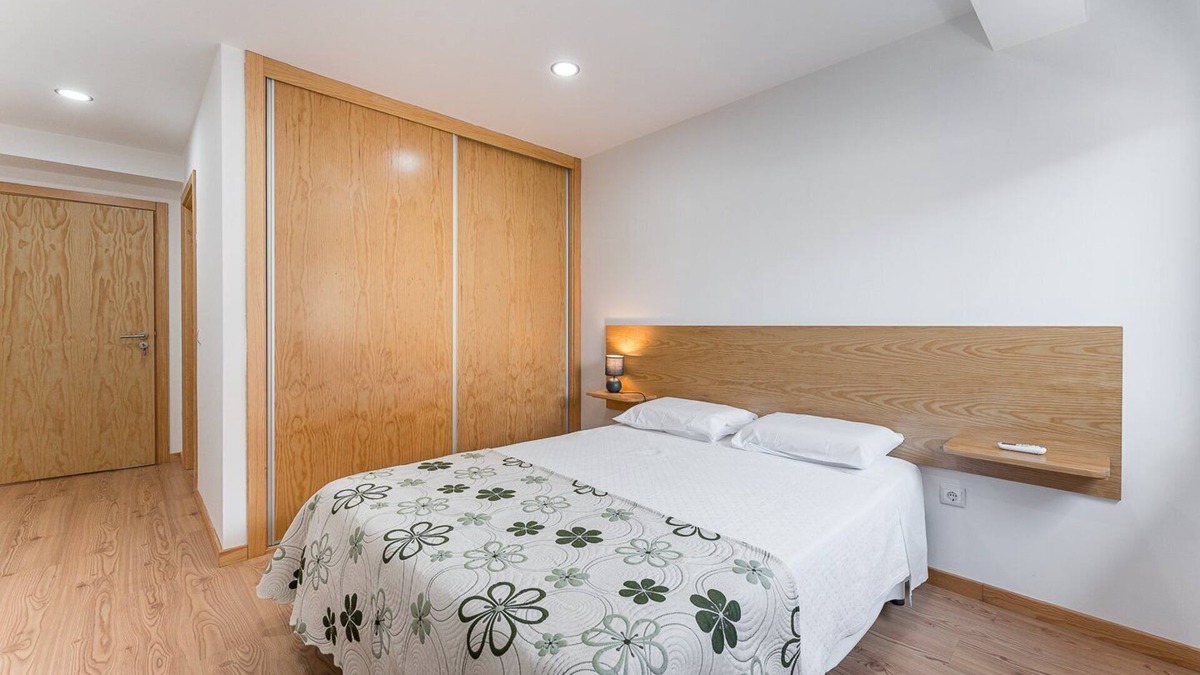 Nelas Apartment | Modern retreat in natural Mangualde splendor