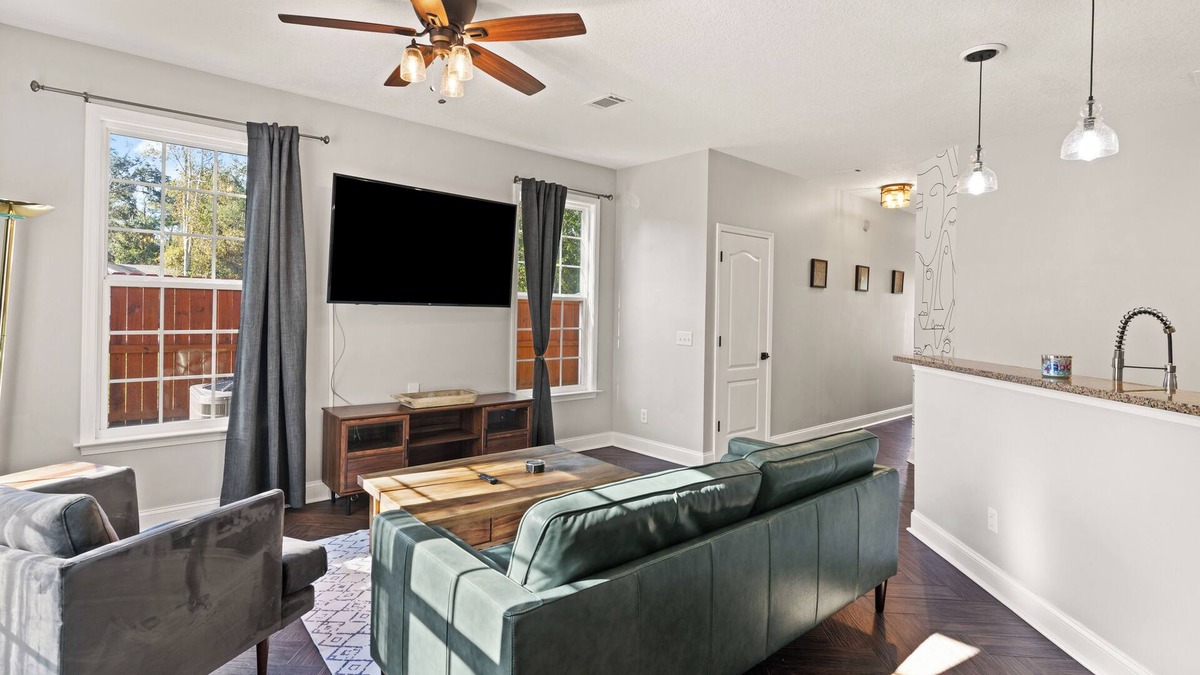 Brunswick House | Modern Retreat - Pet Friendly