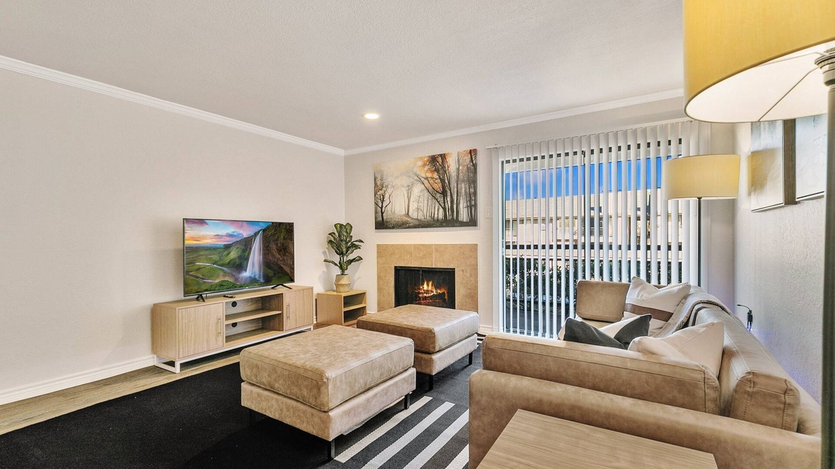 Vickery Meadow House | Modern Ritzy Haven