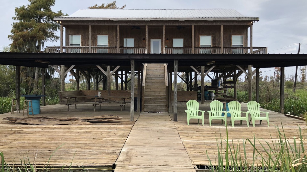 Akers House | Modern River Camp Located in Akers,LA next to the Famous Sun Buns Bar and Grill