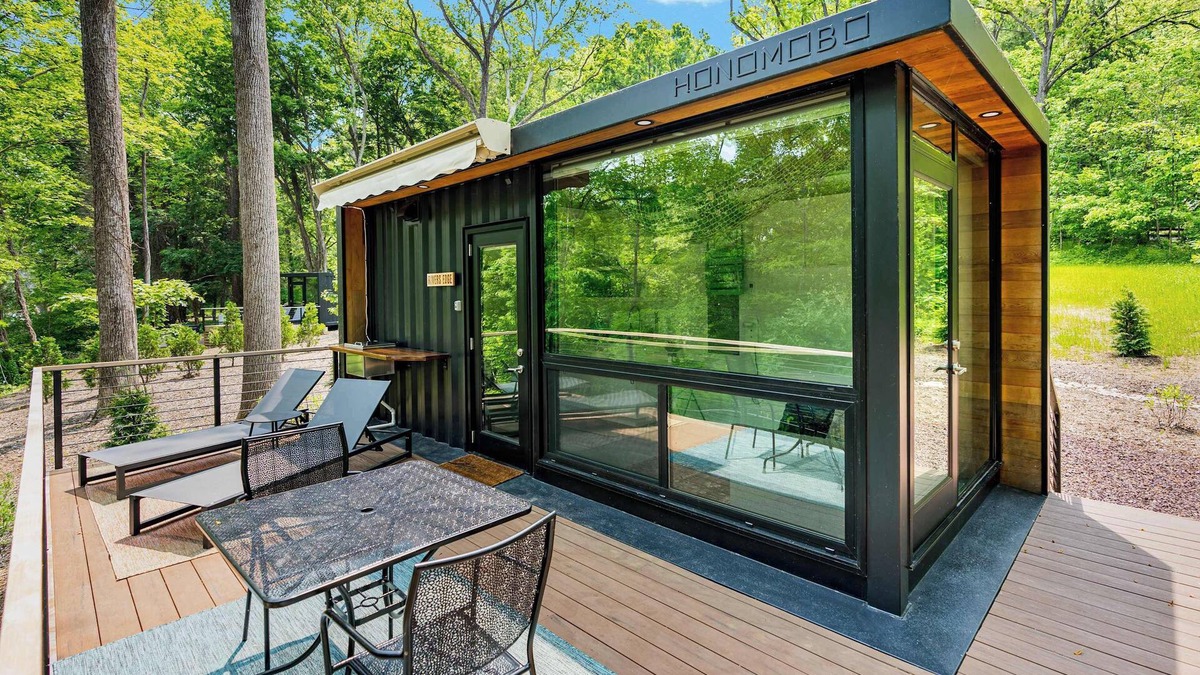 Rileyville Cabin | Modern Riverside Cabin w Hot Tub, Fire Pit, Kayaks