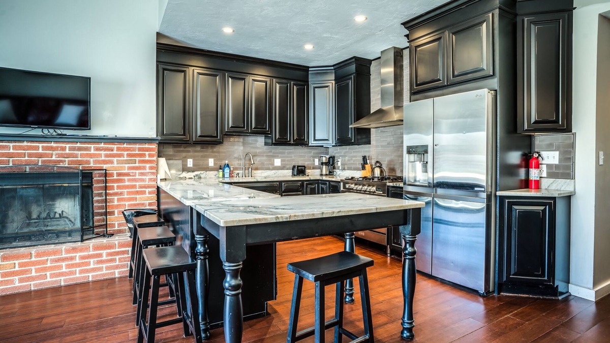 Plymouth House | Modern Romantic Townhouse in the Heart of the White Mountains