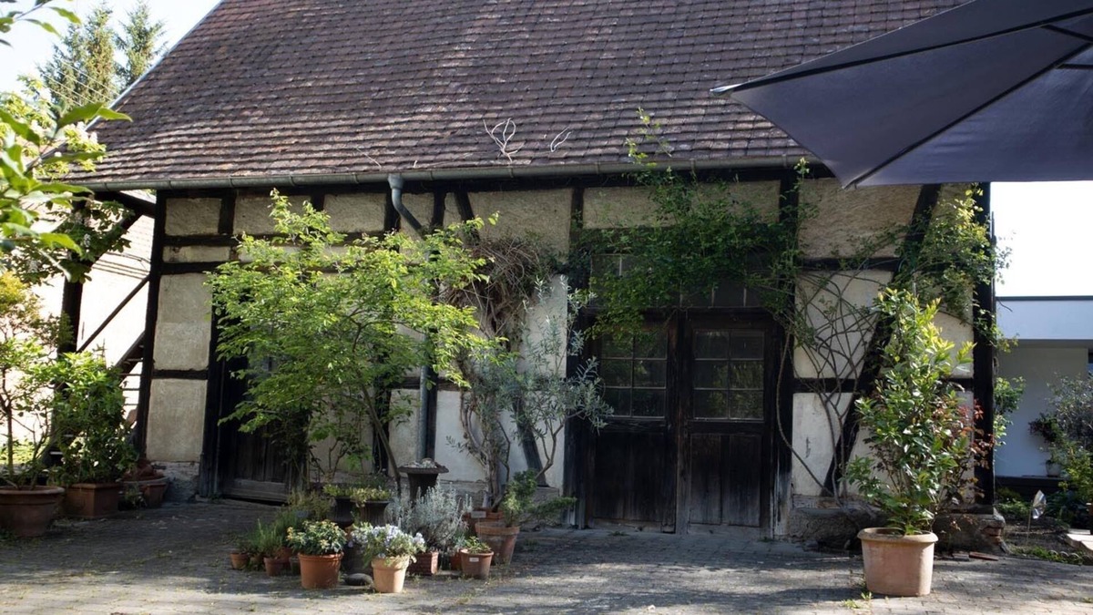 Riedlingen Bed & Breakfast | Modern room in historic villa 3