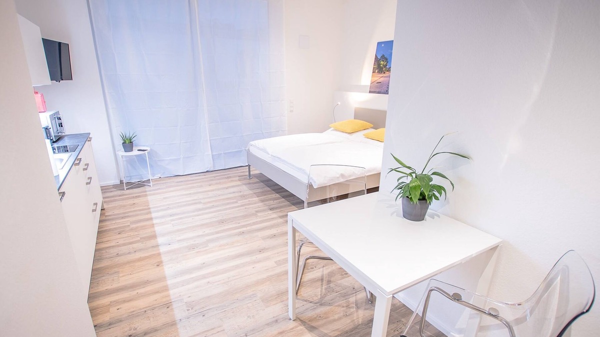 Bruhl-Guterbahnhof Apartment | Modern Room M with Terrace