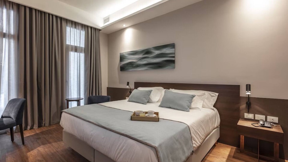 San Nicolas Hotel | Modern Room Steps from The Obelisk of Buenos Aires & Colon Theater – 5 Min Walk
