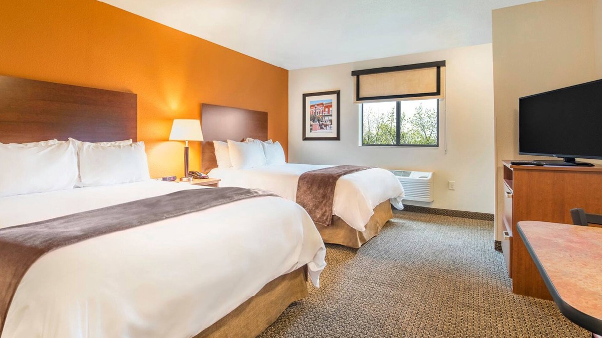 Hastings Hotel | Modern Room w/Kitchen – Close to Local Attractions & Major Highways