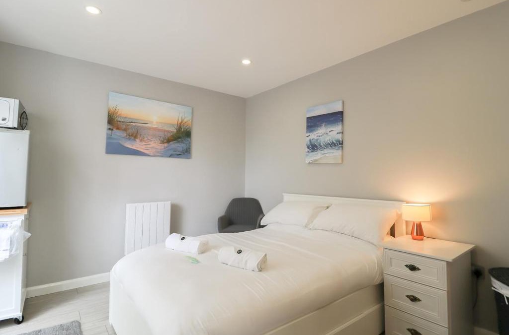 Newcastle-upon-Tyne House | Modern Room with Private Outdoor space Pass The Keys