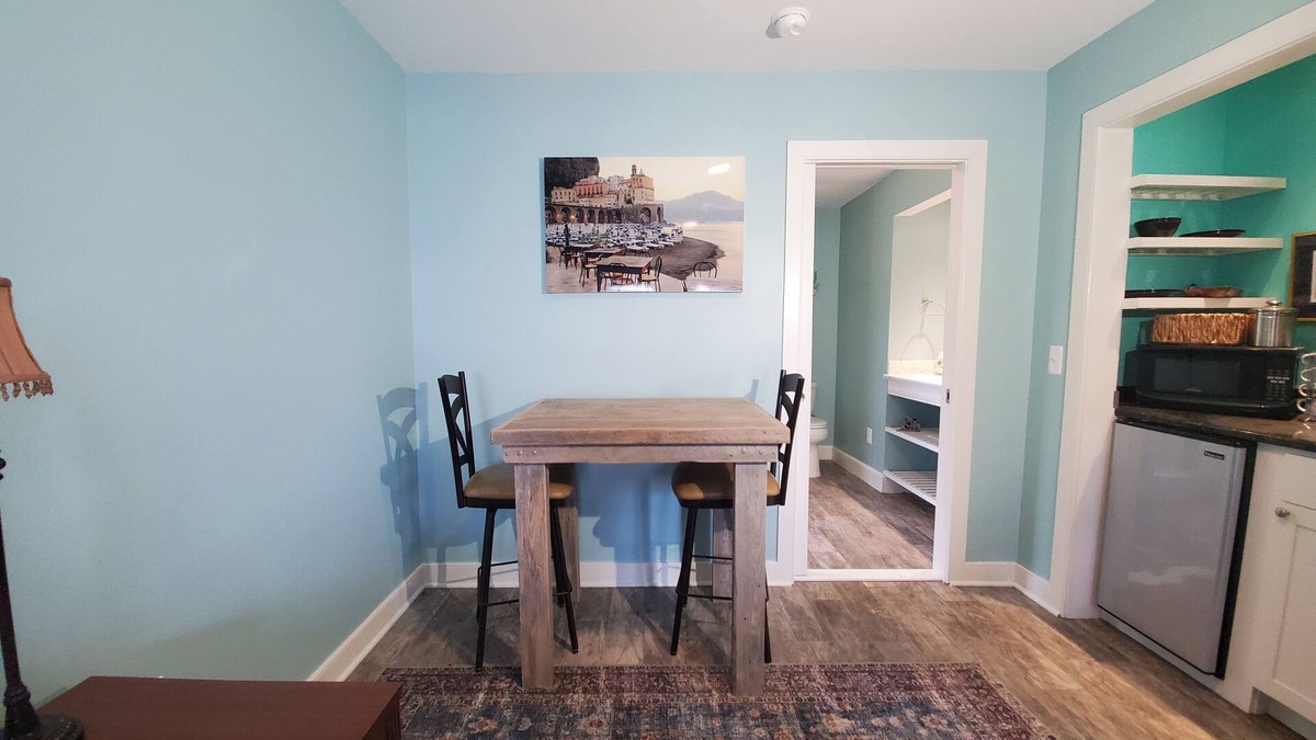 Trappe Bed & Breakfast | Modern room with walk in shower and kitchenette