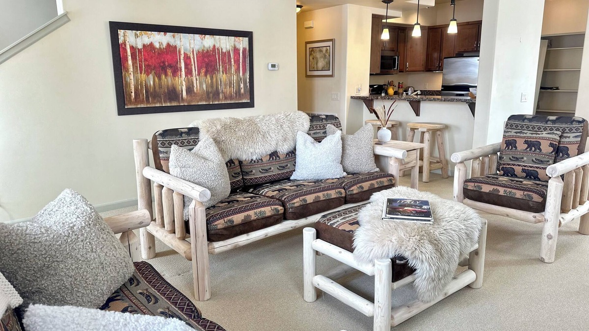 Hailey House | Modern Rustic 3 Bedroom with Pool and Hot tub