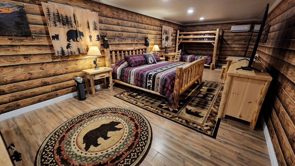Rocky Grove Apartment | Modern & Rustic Apt (3beds) Across From Natl Park!