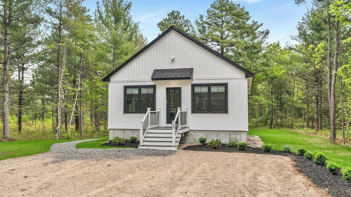 Waterboro House | Modern Rustic Cabin - Walk to Lake & Trails - With Fire Pit - Serene Escape