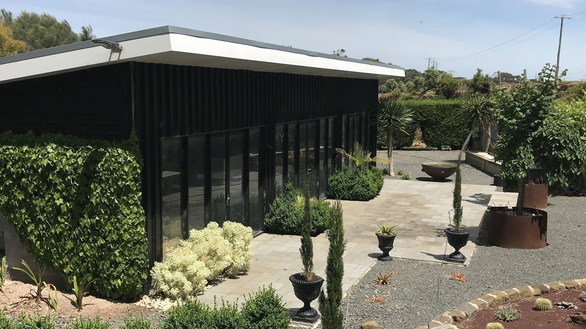 Allansford House | Modern rustic house in garden setting-5mins from Warrnambool.