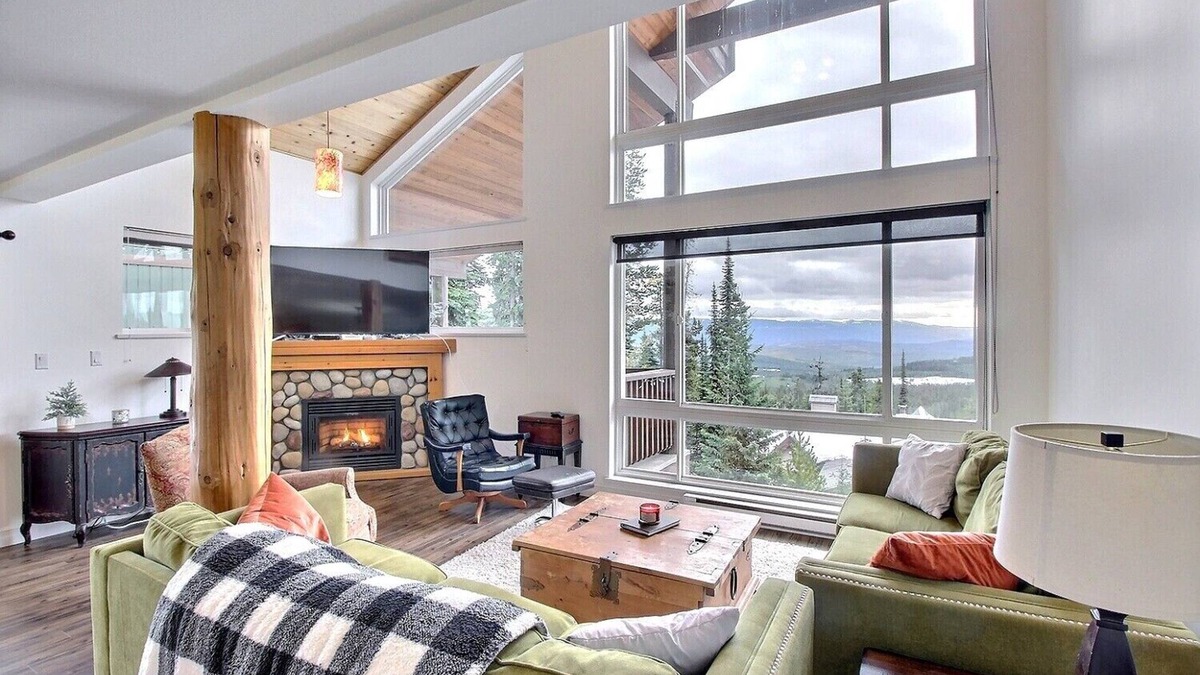 Snow Pine Estates Ski Chalet | Modern, Rustic & Spacious Chalet, Views, Hot Tub
