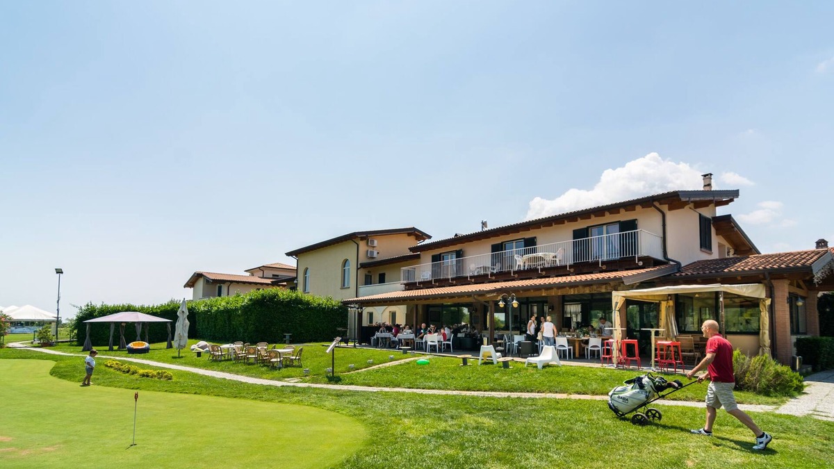 Cunettone House | Modern Salo Flat with Pool