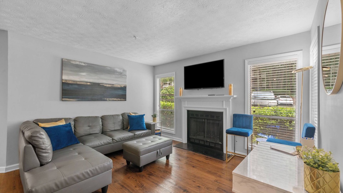Cumberland Apartment | Modern Sapphire Sanctuary near Braves Stadium