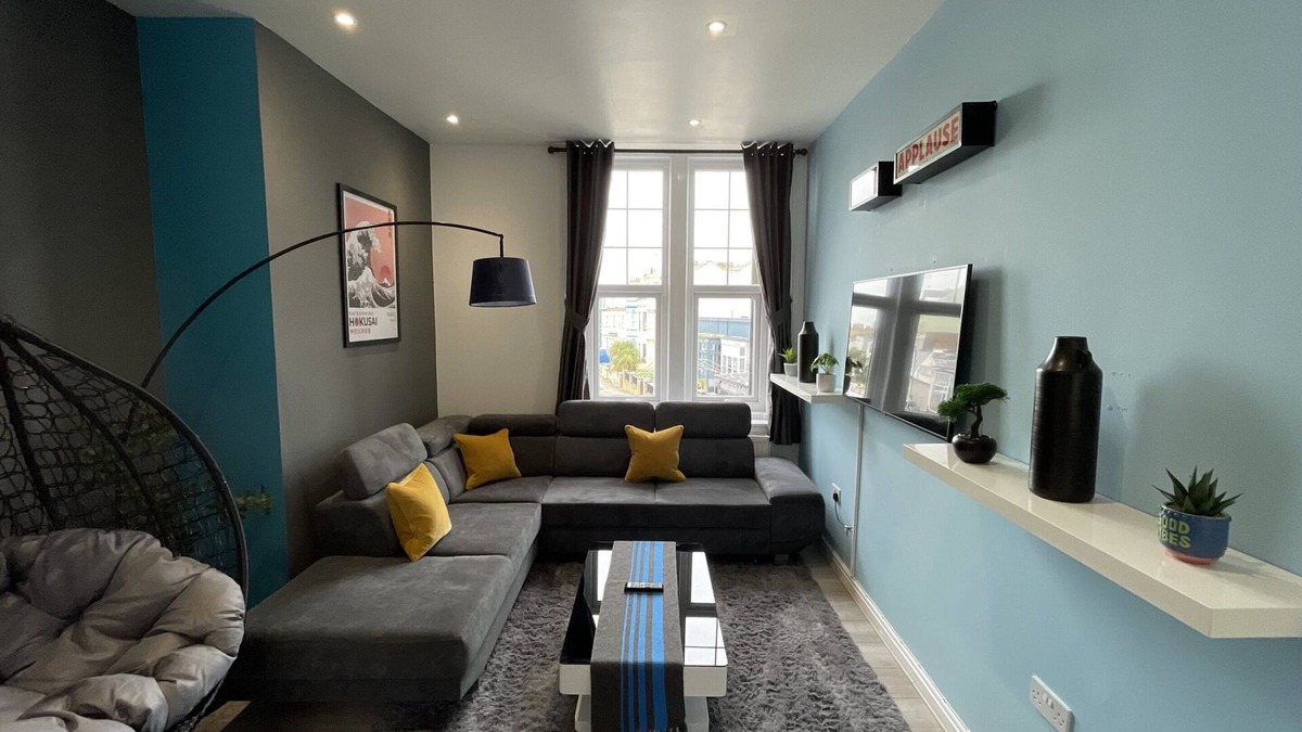 Cliftonville House | Modern Sea View Apartment
