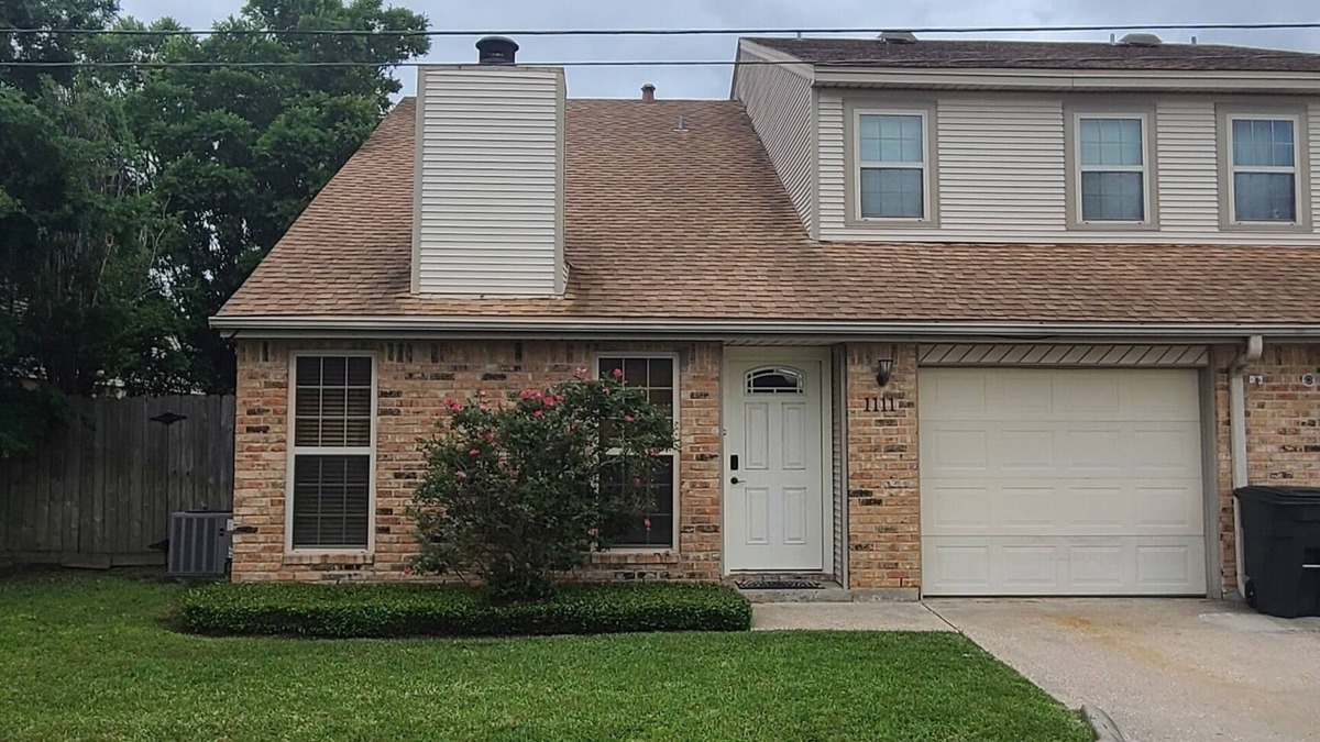 Beaumont House | Modern Secluded 2 BR 1.5 Bath