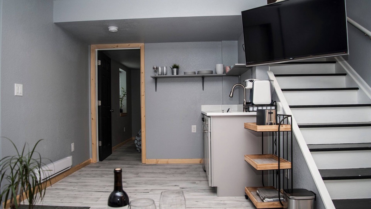 Roxborough House | Modern, Secluded separate entrance getaway in Roxborough