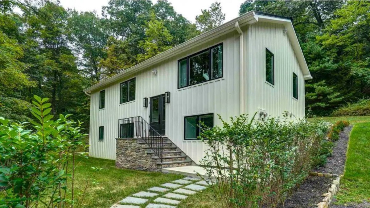 Garrison House | Modern & secluded with a private outdoor hot tub and sauna!