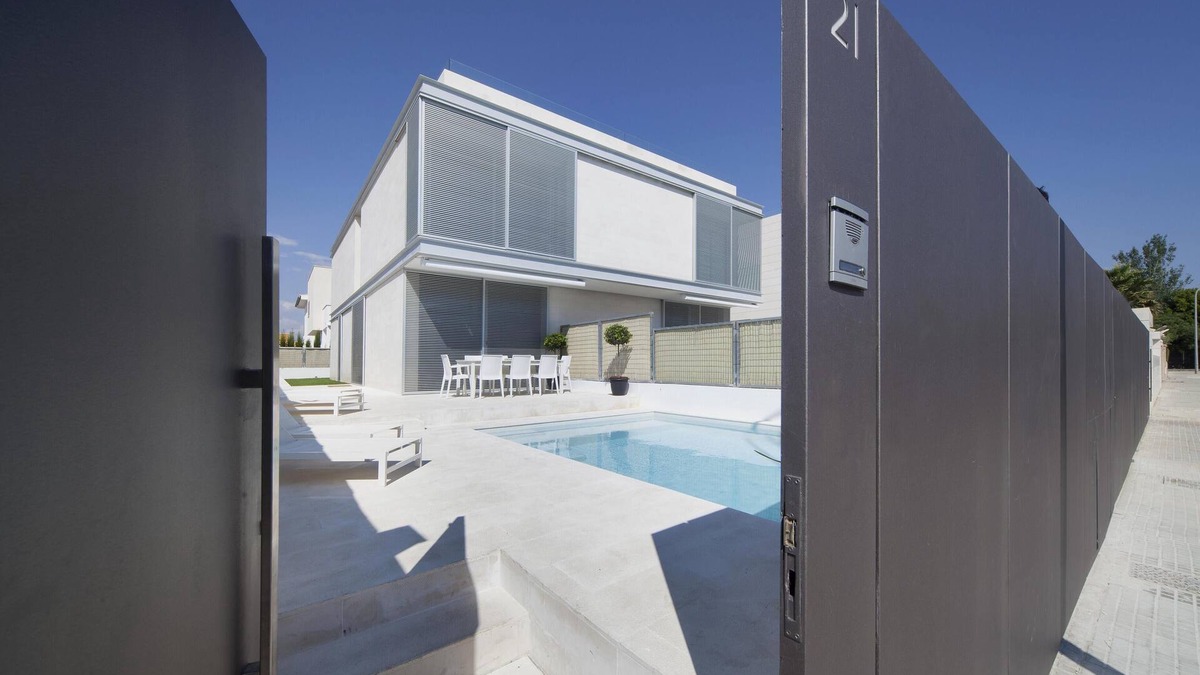 Playa de Palma Villa | Modern semi-detached two-storey villa with private pool