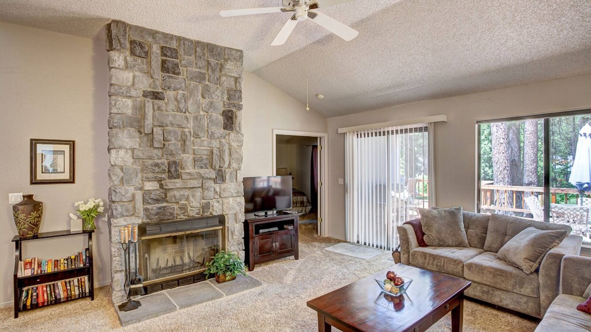 Plumas Eureka Estates House | Modern, Serene and Beautiful 2 bedroom home, with amazing deck. - 271 Tamarack