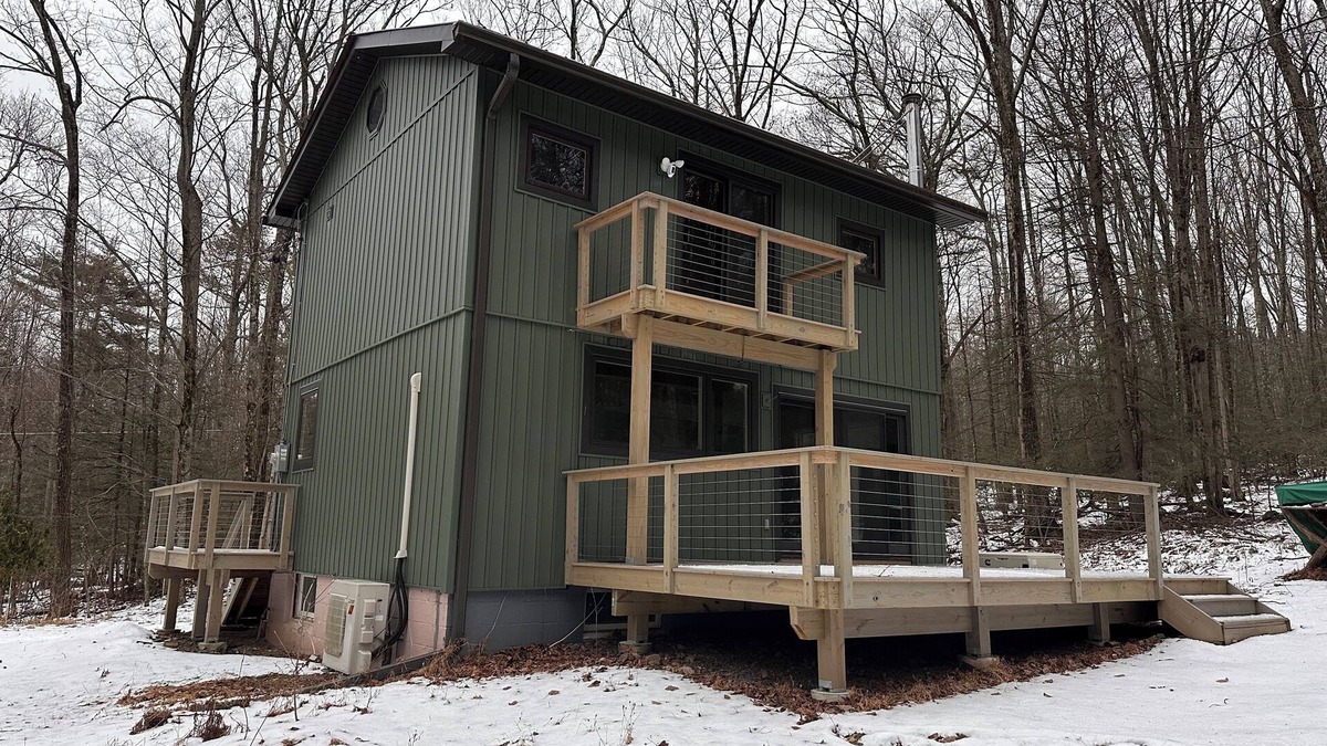 Accord Cabin | Modern, Serene Cabin with Outdoor Fireplace in Kerhonkson