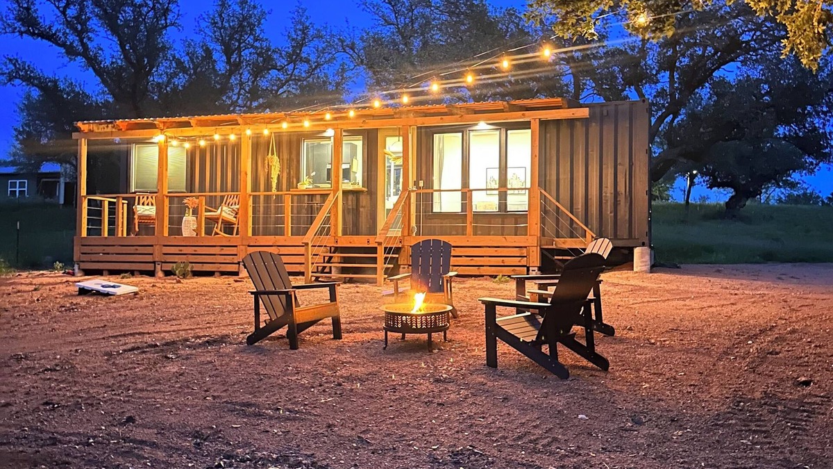 Kingsland Cabin | Modern Shipping Container + Stunning Views + Pets + River + 4th Night FREE