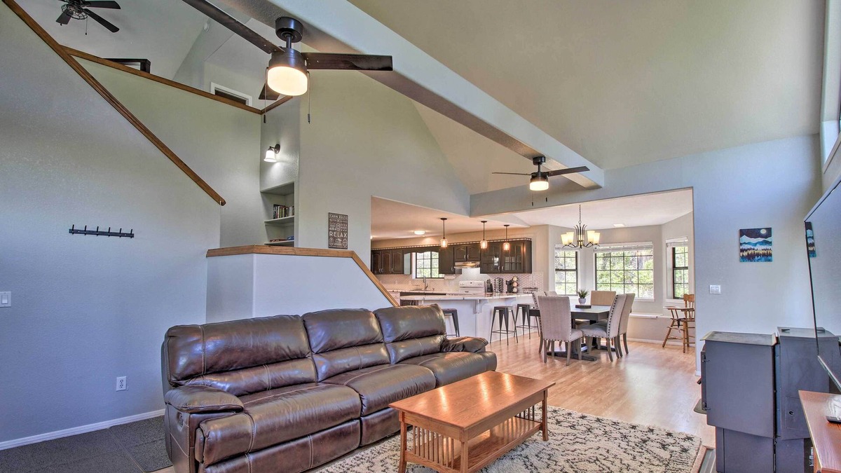 Timberland Acres Cabin | Modern Show Low Retreat w/ Deck & Mtn Views!