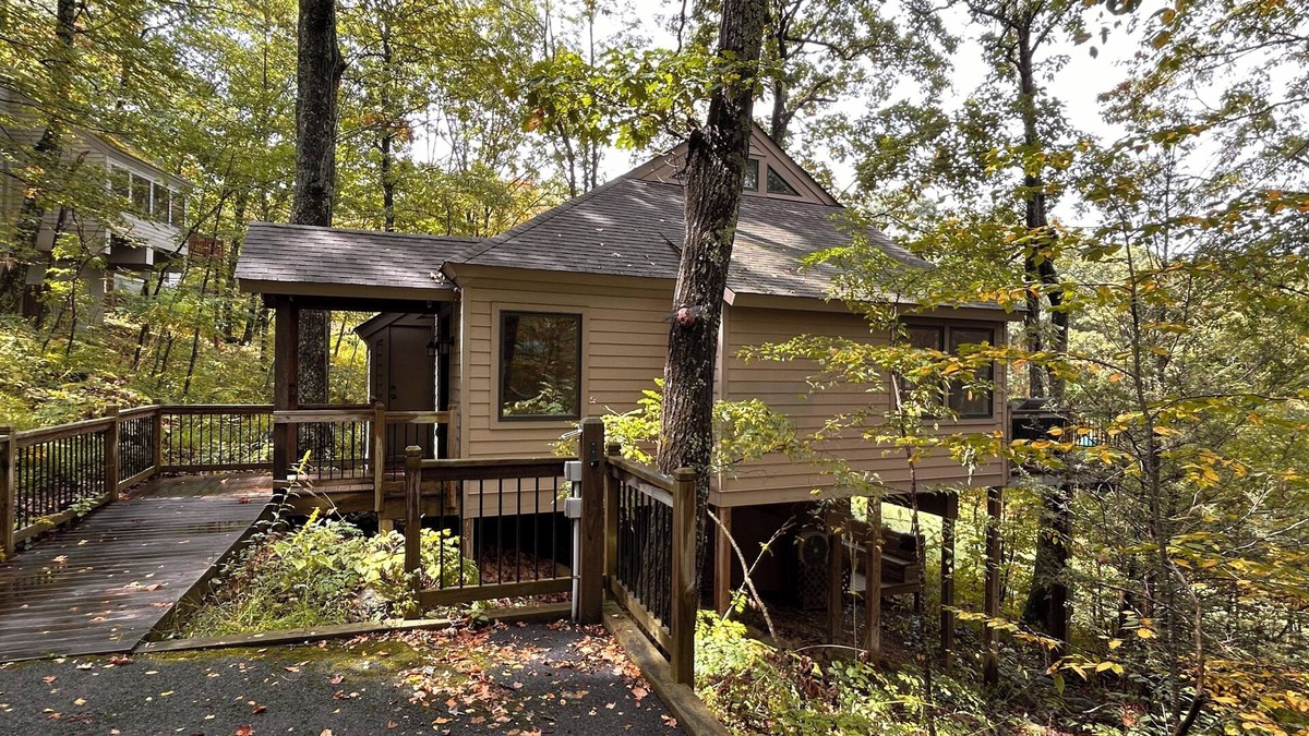 Pedlars Edge House | Modern Ski-In/Ski-Out Retreat – 3BR/2BA, Step-Free Entry