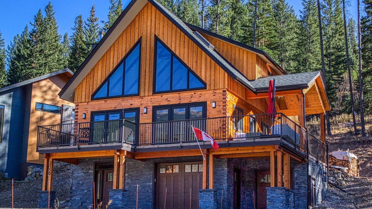 East Kootenay Ski Chalet | Modern Ski-In/Ski-Out Cabin in Panorama