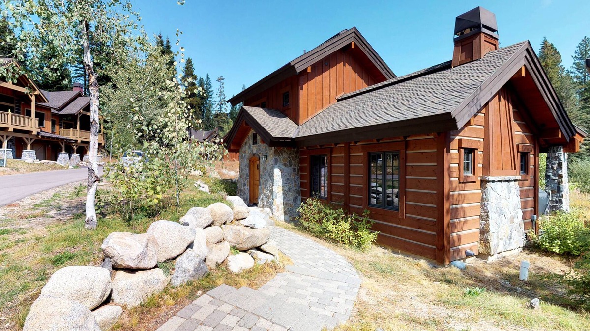 Tamarack Resort Cottage | Modern ski-in/ski-out cottage with gas grill & outdoor fire with log seats